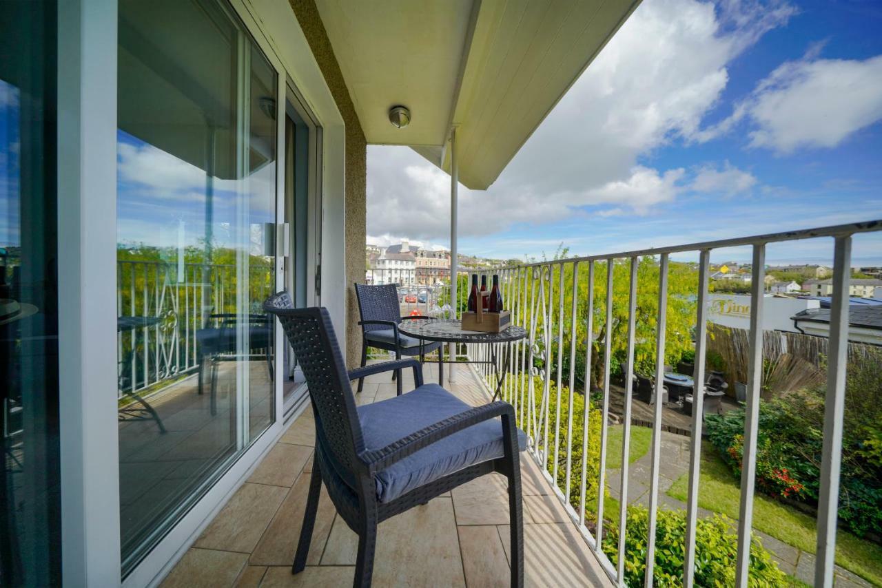 Pier House Hotel Кинсейл Екстериор снимка