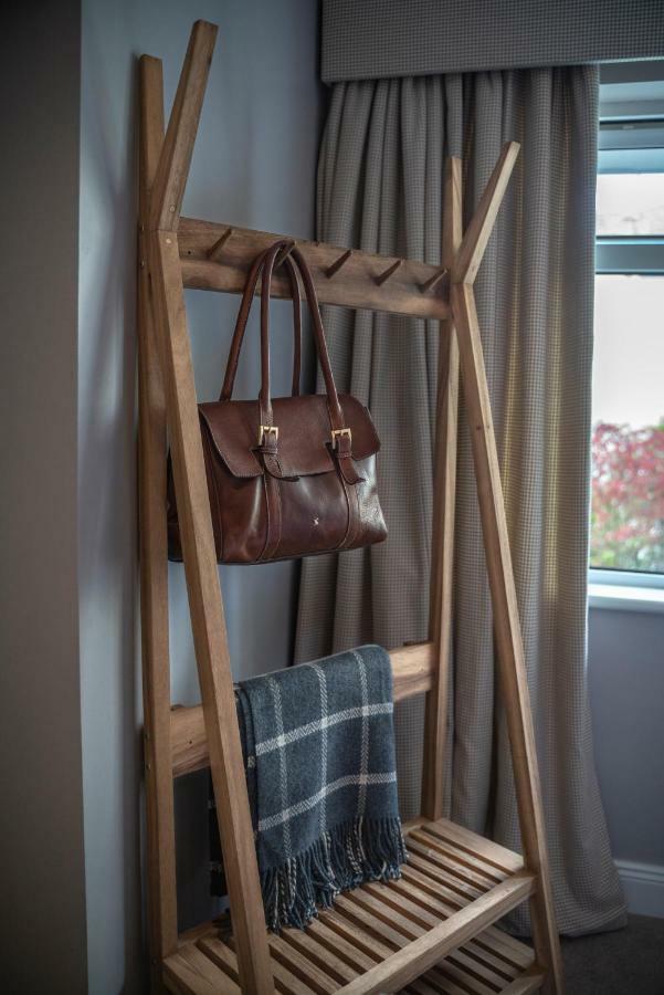 Pier House Hotel Кинсейл Екстериор снимка