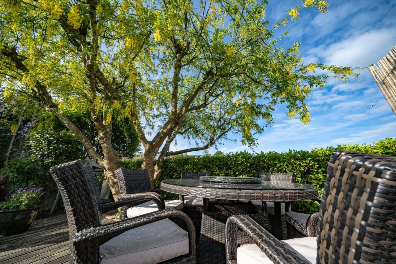 Pier House Hotel Кинсейл Екстериор снимка