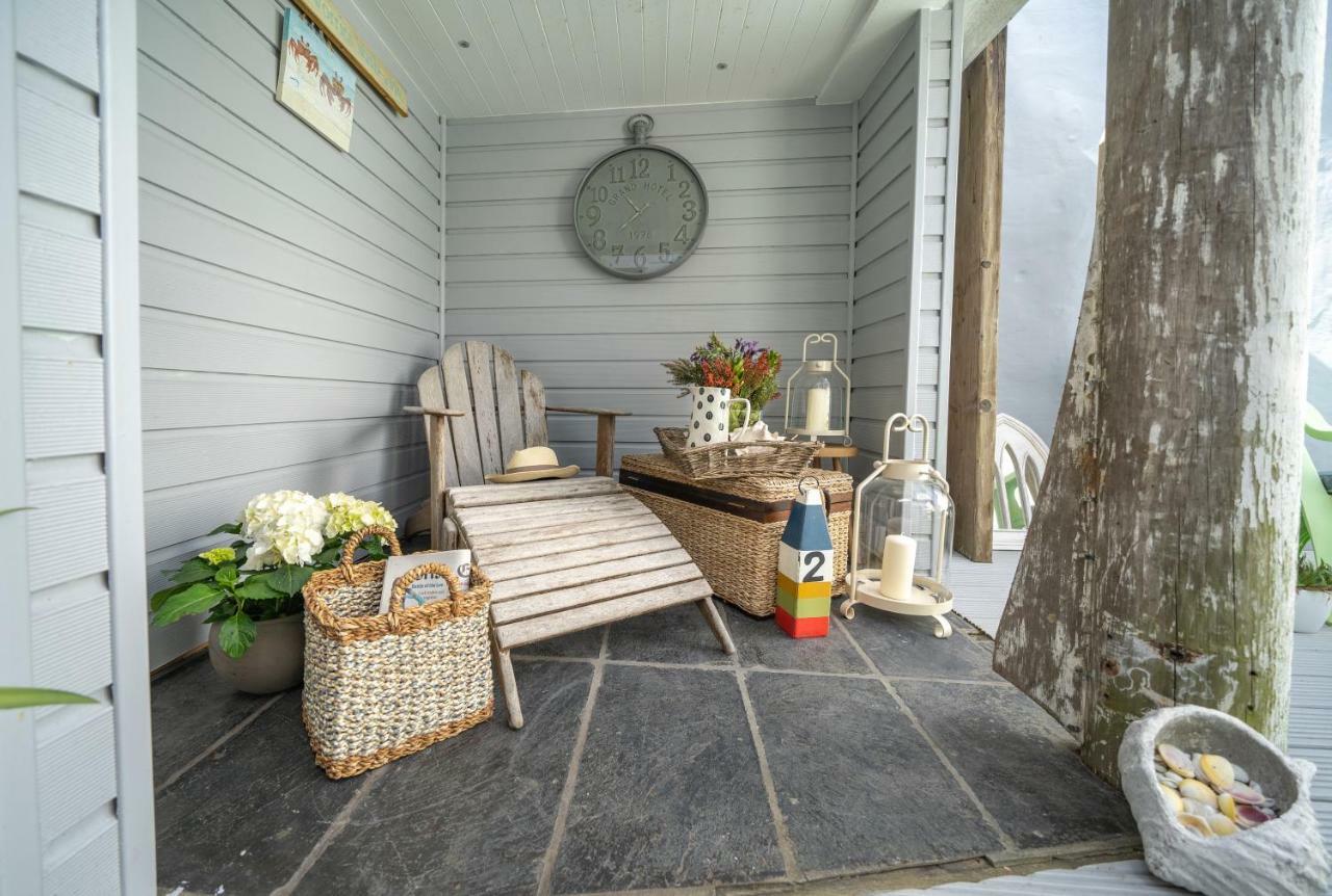 Pier House Hotel Кинсейл Екстериор снимка