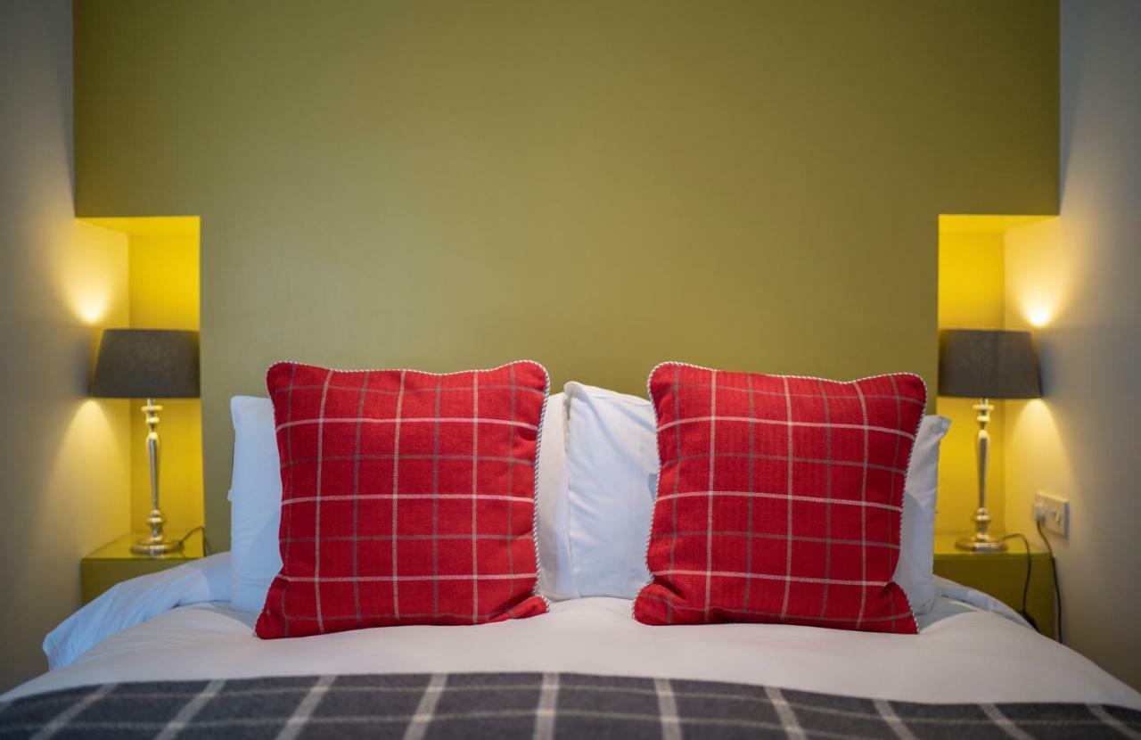 Pier House Hotel Кинсейл Екстериор снимка