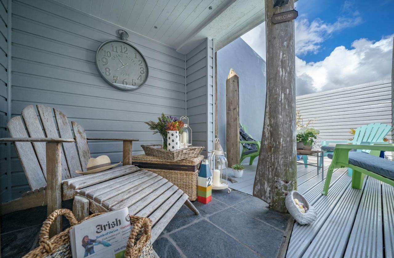 Pier House Hotel Кинсейл Екстериор снимка