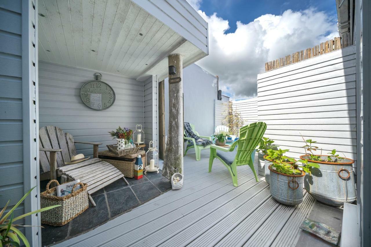 Pier House Hotel Кинсейл Екстериор снимка